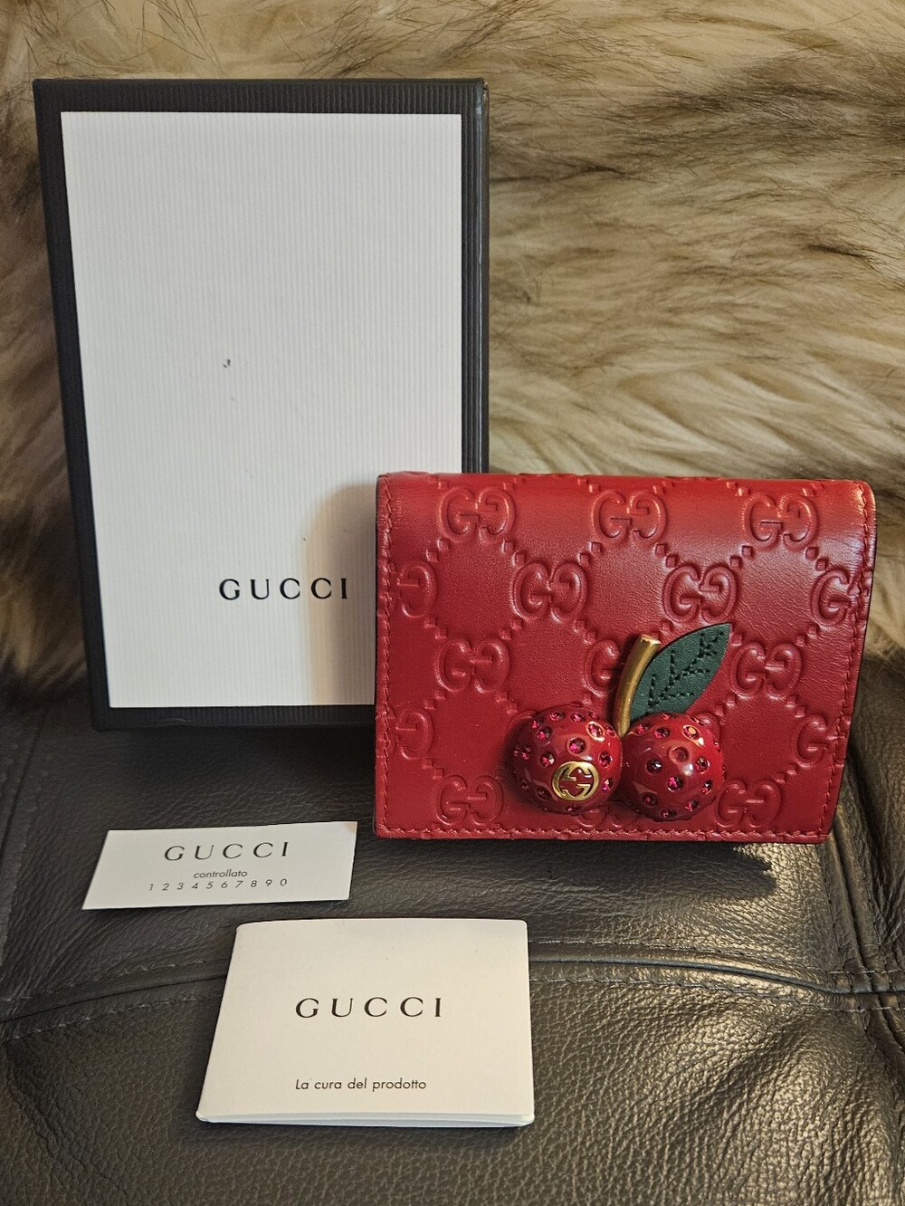 GUCCI Ssima GG Logo Cherry Leather Bifold Wallet Red